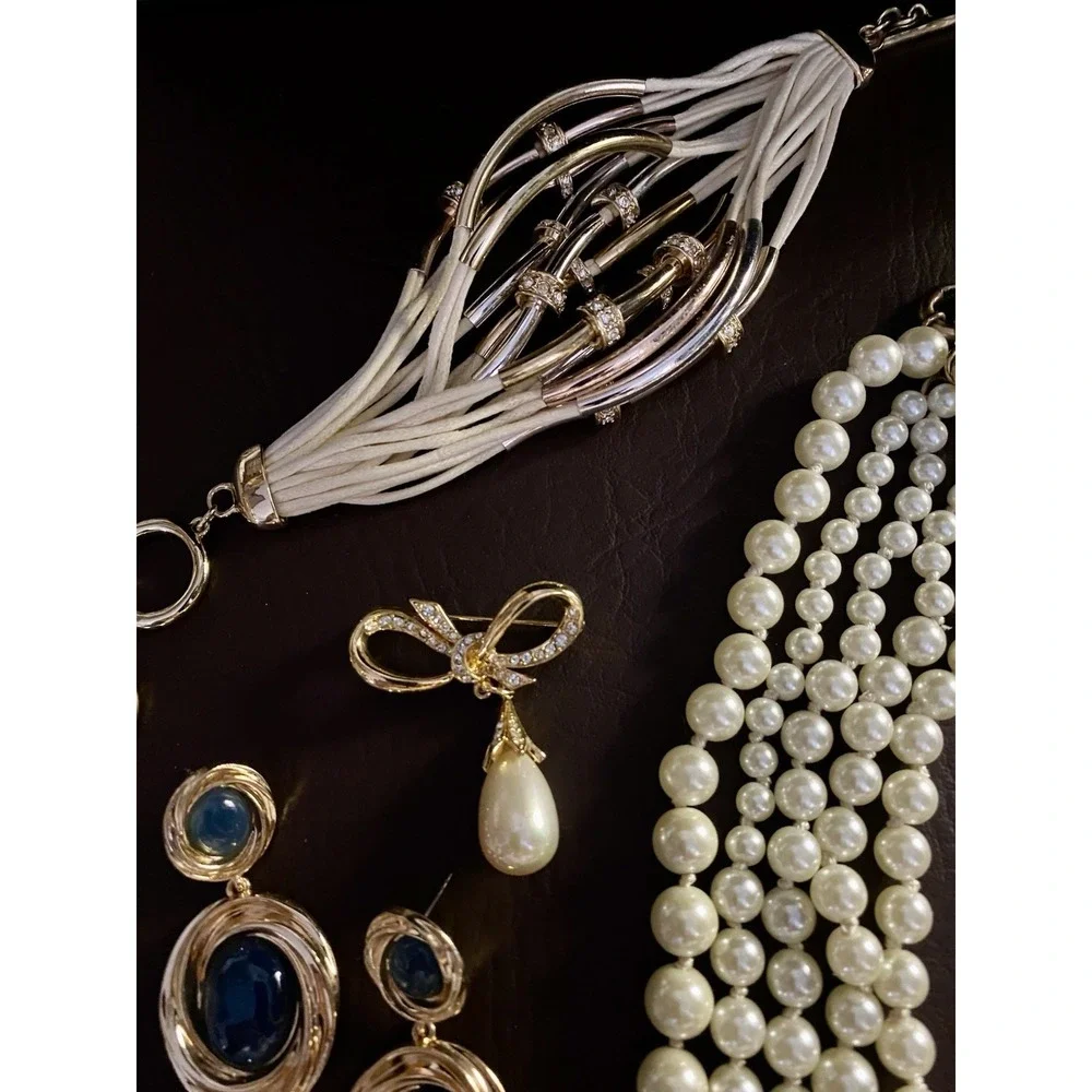 VTG - Modern Jewelry Bracelet Necklace Brooch Earring Rhinestone Faux Pearl Lot